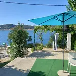 In * Supetarska Draga